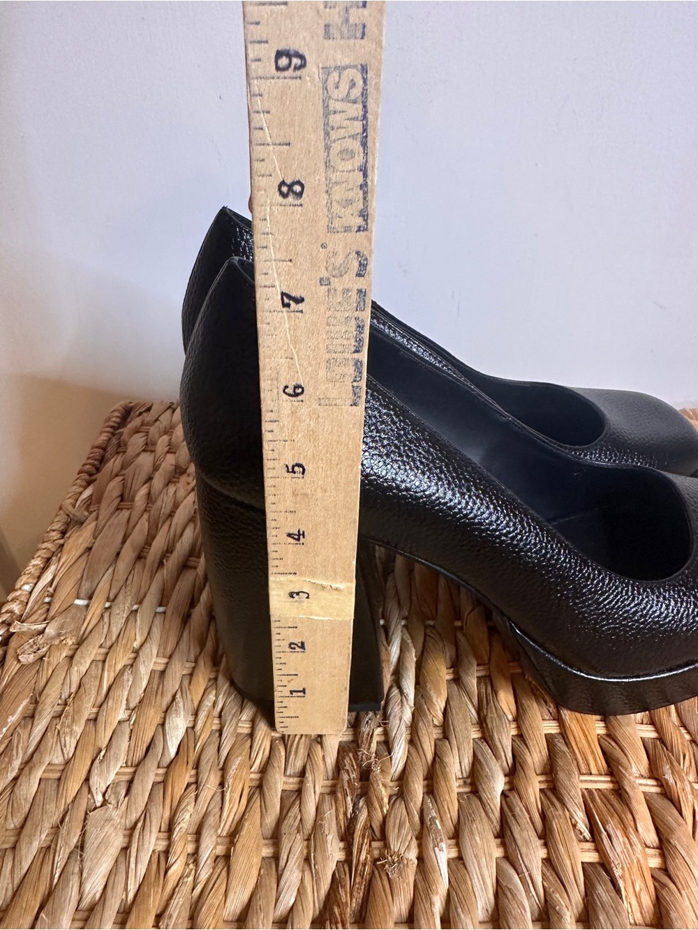 Katy Perry Collections Black Pebbled Leather Platform Pumps size 9.5 - Picture 3 of 10